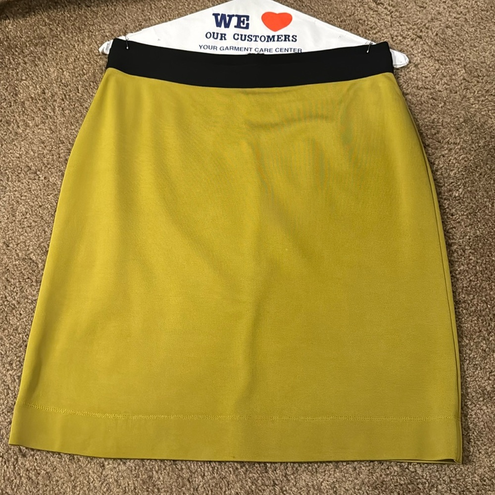 Bcbg Green stretch skirt with black waist band